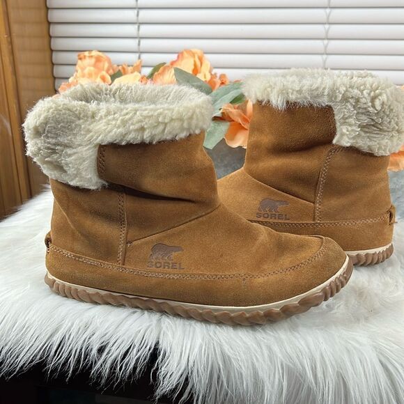Sorel Out & About Women’s Tan Suede Slip On Winter Booties Sherpa Lined Sz 7.5 - Picture 1 of 11